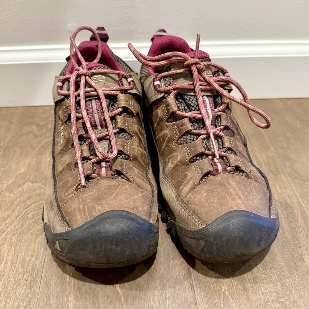 Keen Women's Size 8.5 Targhee Waterproof Brown and Pink Hiking Shoes